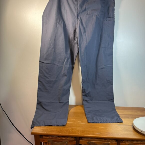 UA Scrubs Cargo Style Gray/Granite Medium/Tall - Picture 3 of 3